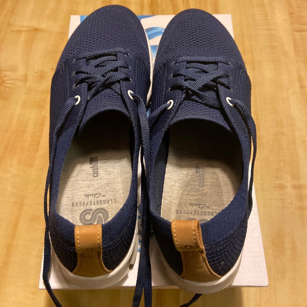 Cloudsteppers by Clark shoes. Size 7 1/2     Navy Blue